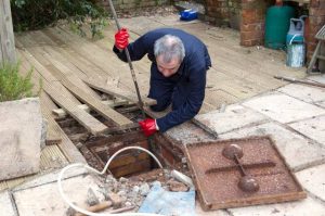 O que é e o que faz uma empresa desentupidora